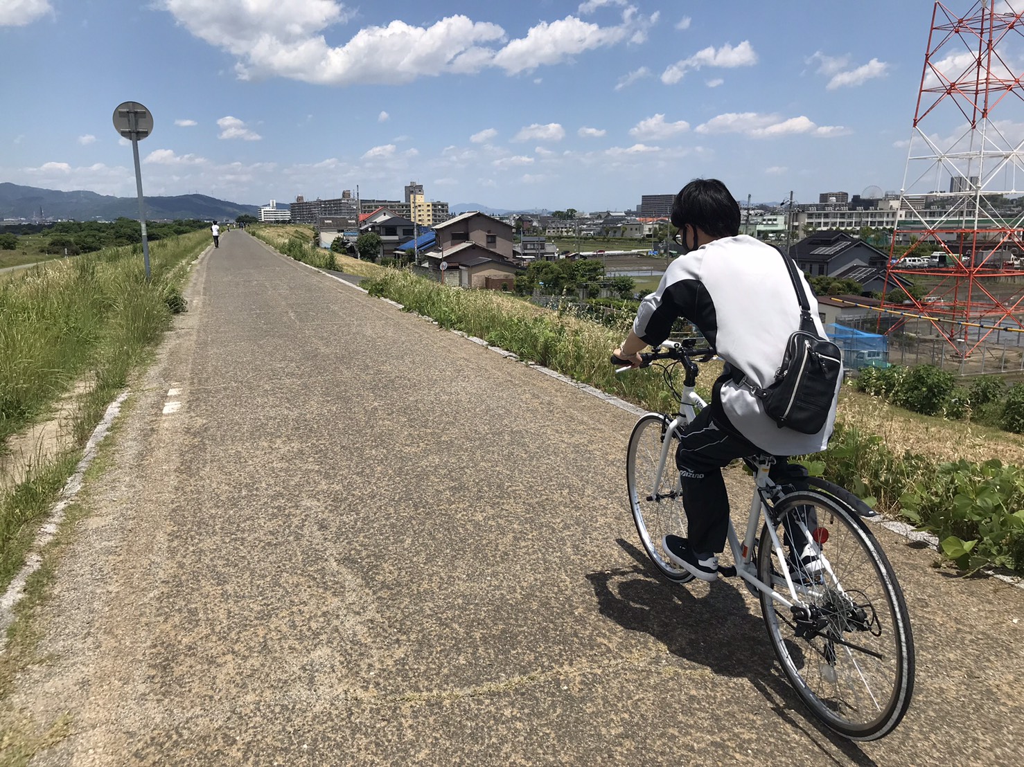 寝屋川市から枚方市まで自転車で何分